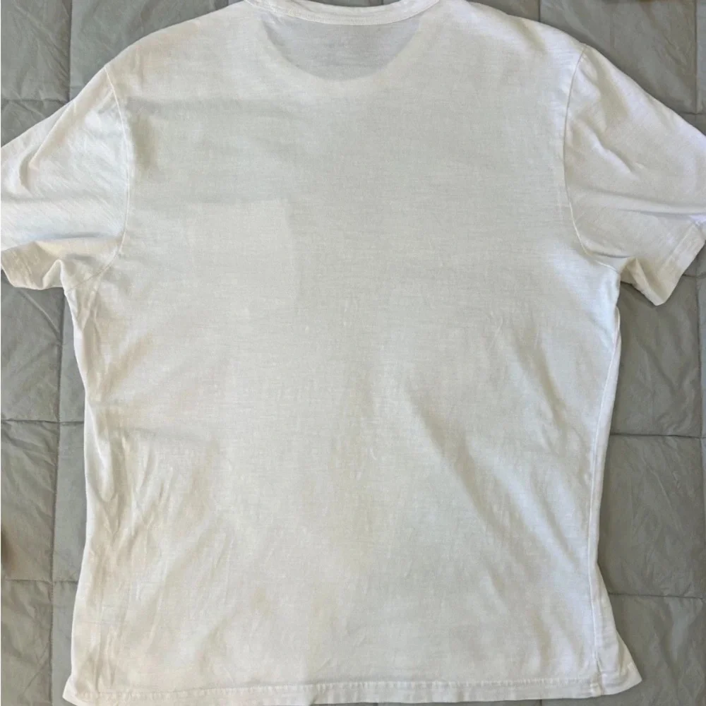 Faherty Sunwashed Regenerative Pocket Tee - White - Picture 3 of 15